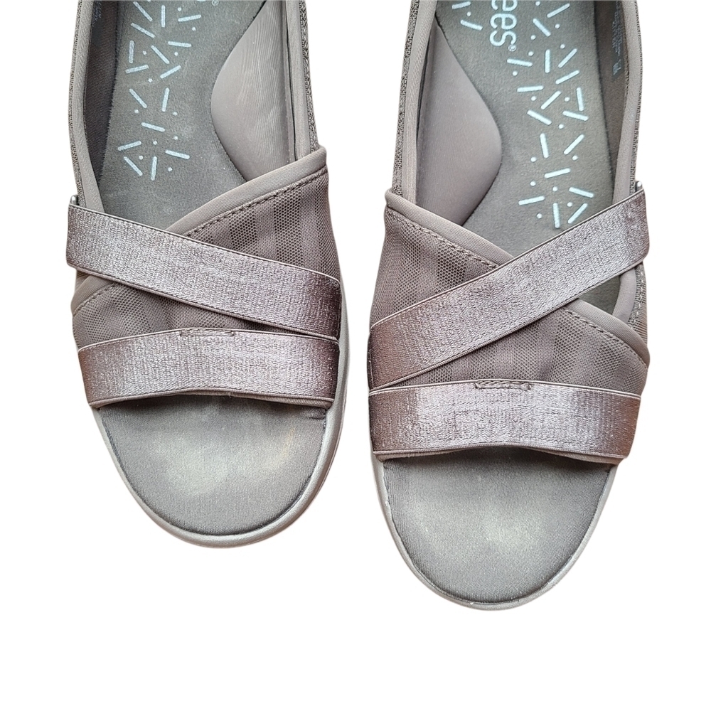 Bzees Metallic Silver Open Toe Slip-on Shoes, Size 11 - Picture 4 of 7